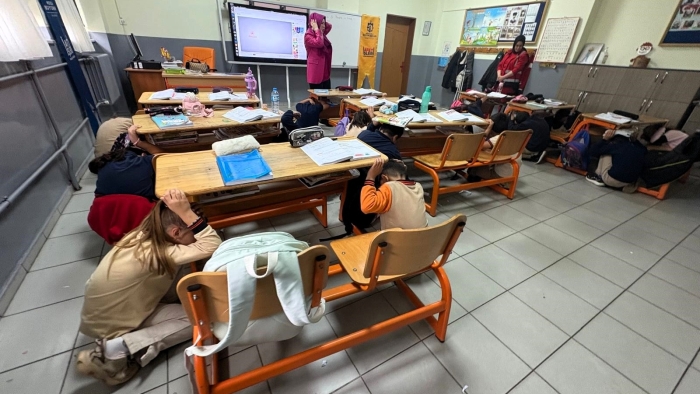 Kartepe’deki okullarda afet eğitimi ve tatbikatı